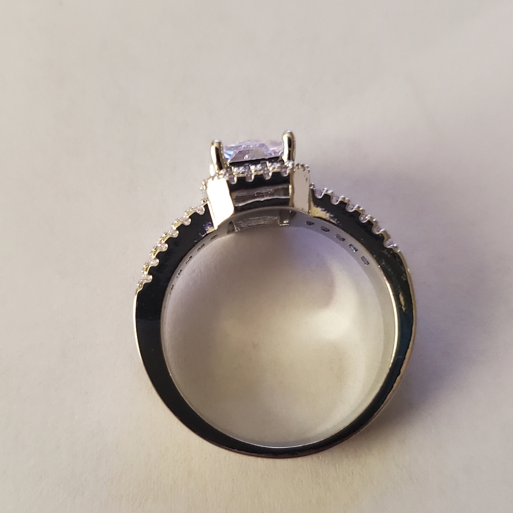 Womens ring - Picture 2 of 2